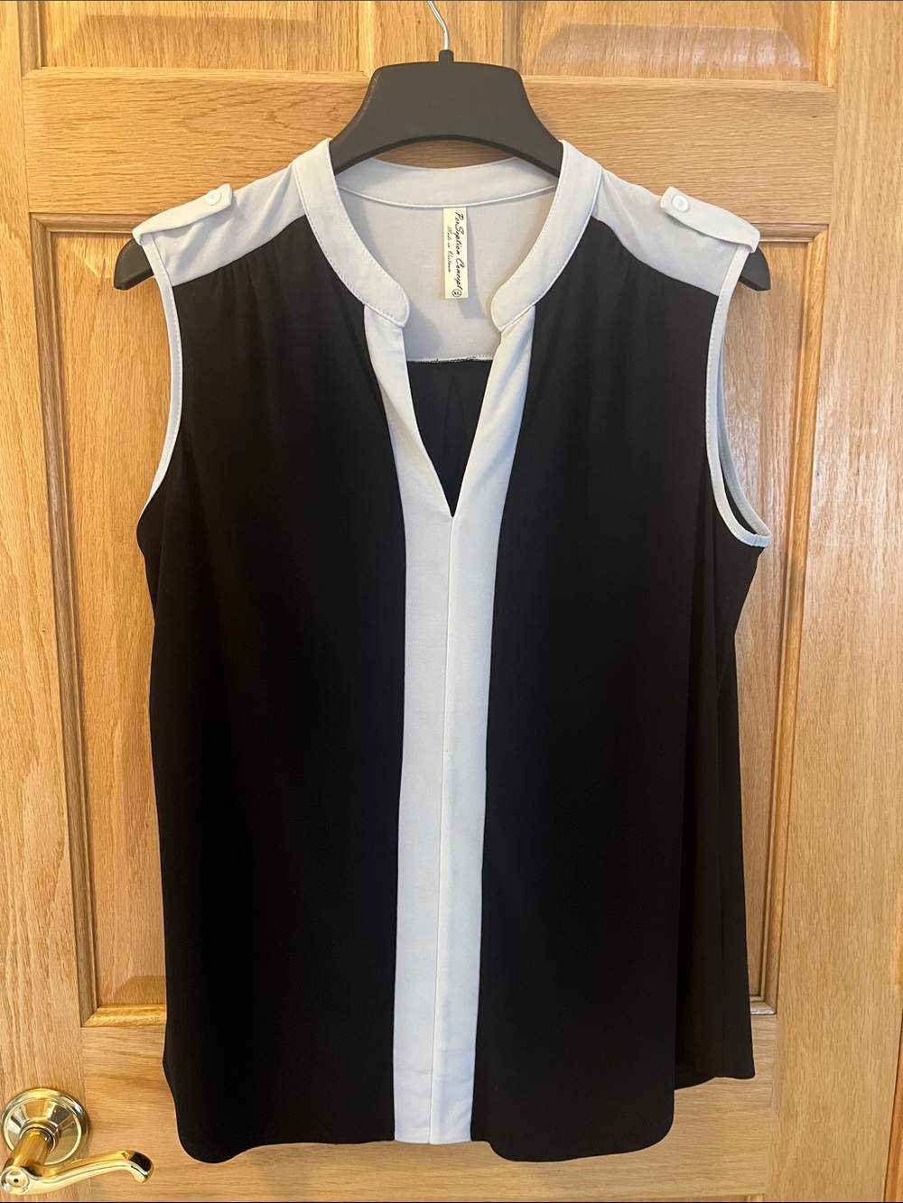 PerSeption Concept Black Sleeveless Blouse with White Trim XL